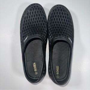 Black Breathable Slip-On Sandal Croc-like